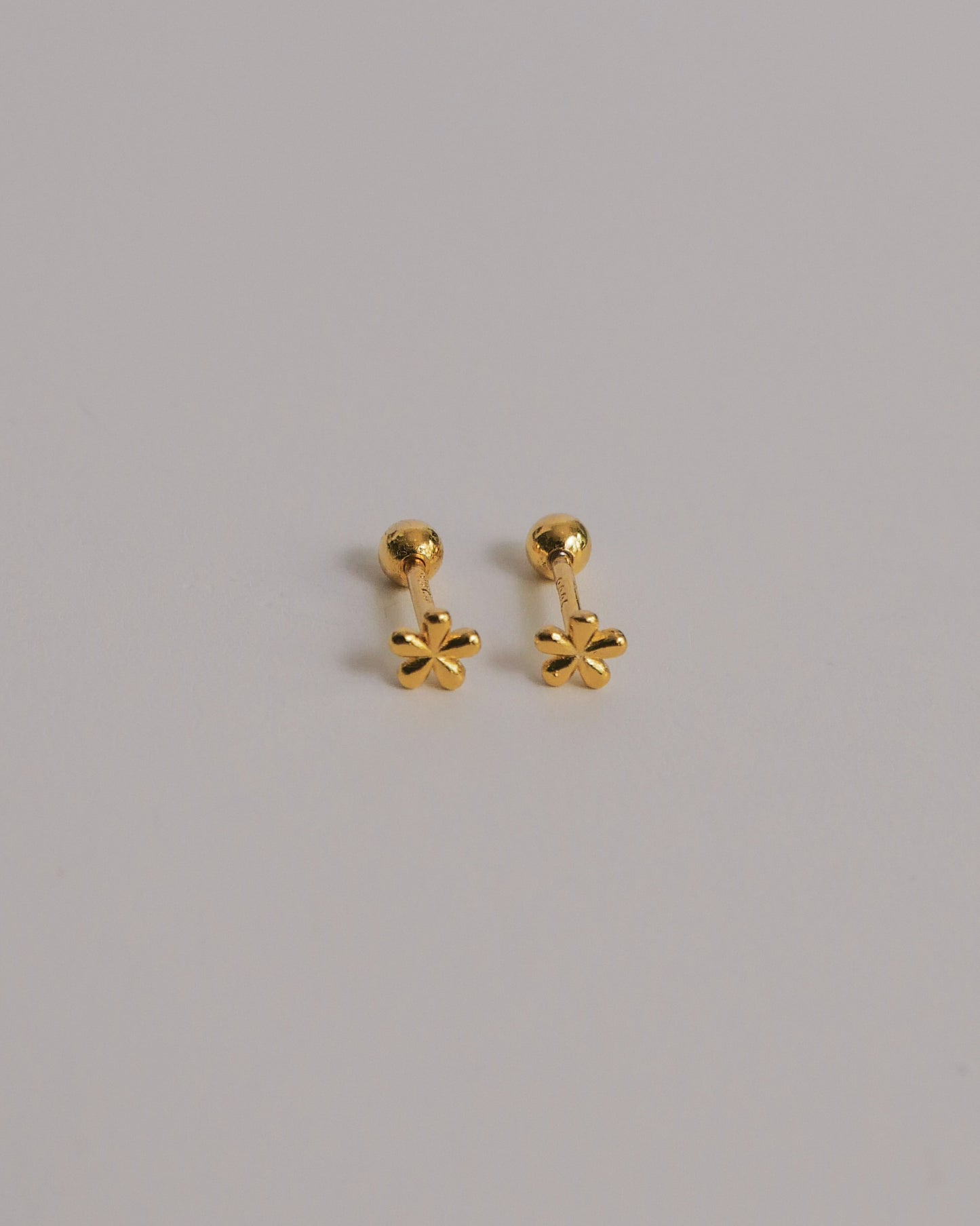 Floral Screw Back Ear Studs (Gold)