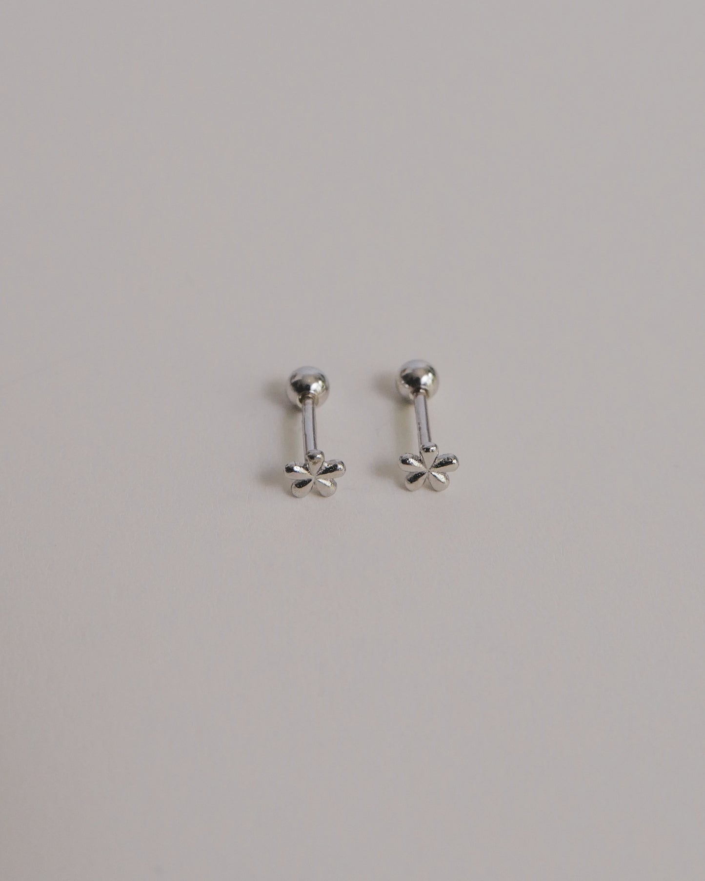 Floral Screw Back Ear Studs (Silver)