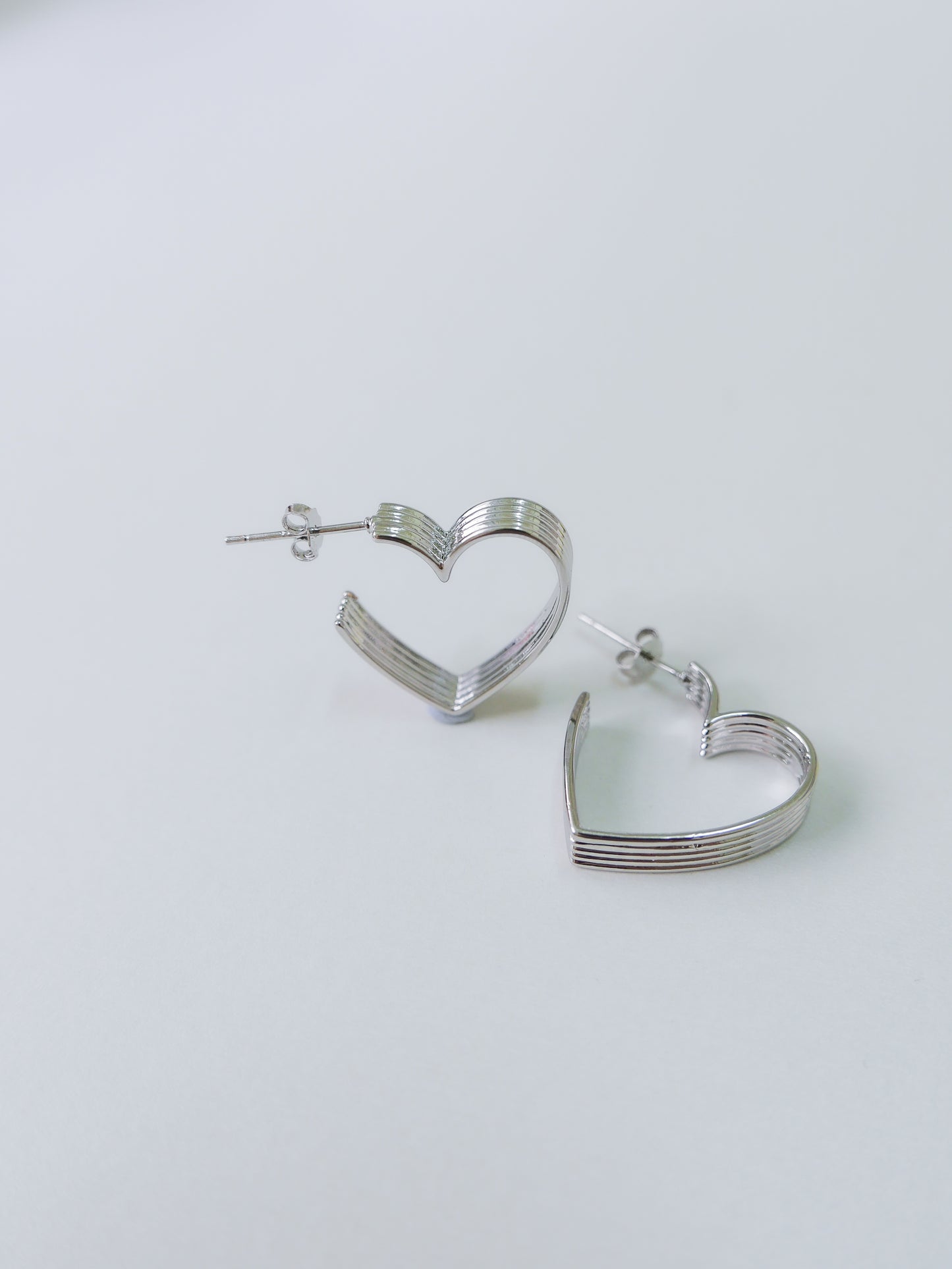 Libi Heart Ear Hoops (Silver / Gold)