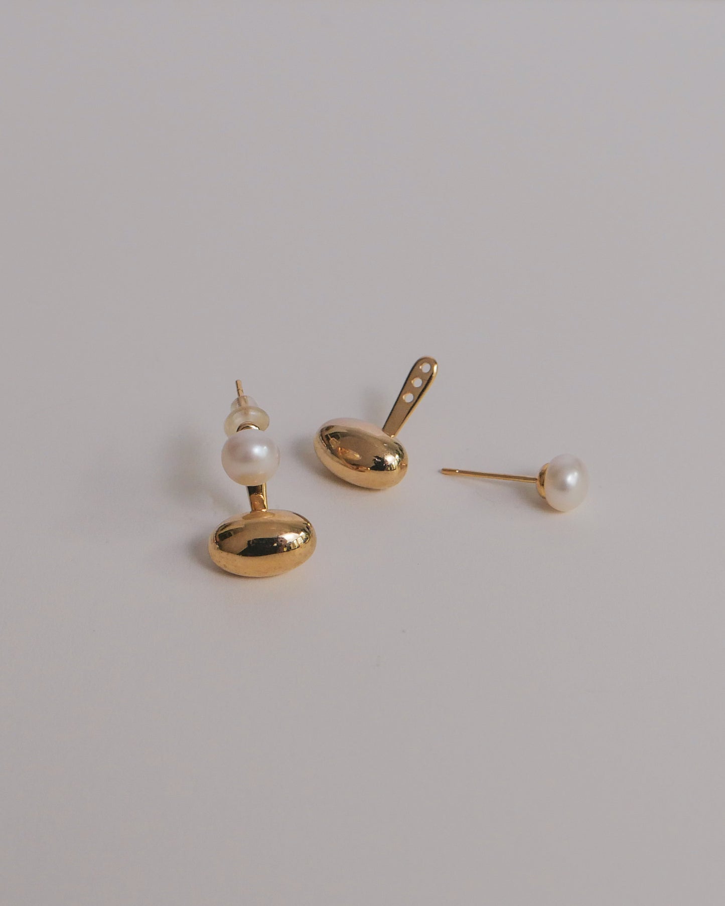 Pearl Dew Ear Studs (Gold)