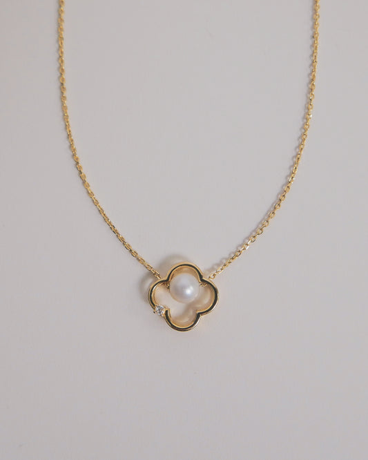 Clover Pearl Necklace