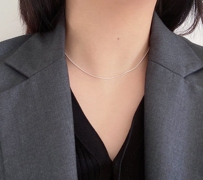 Giana Thin Snake Chain Necklace (Silver)