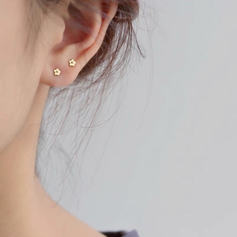 Floral Ear Studs | 18k Gold Plating