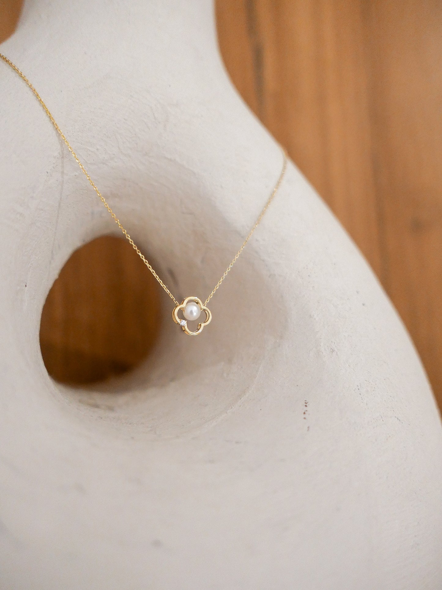 Clover Pearl Necklace