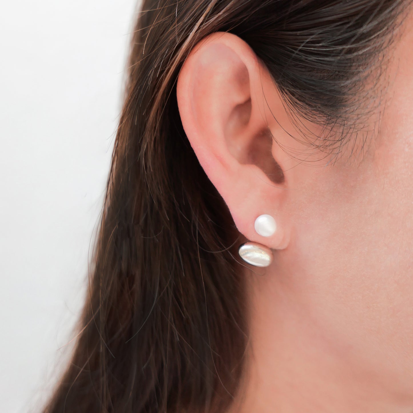 Pearl Dew Ear Studs (Silver / Gold)