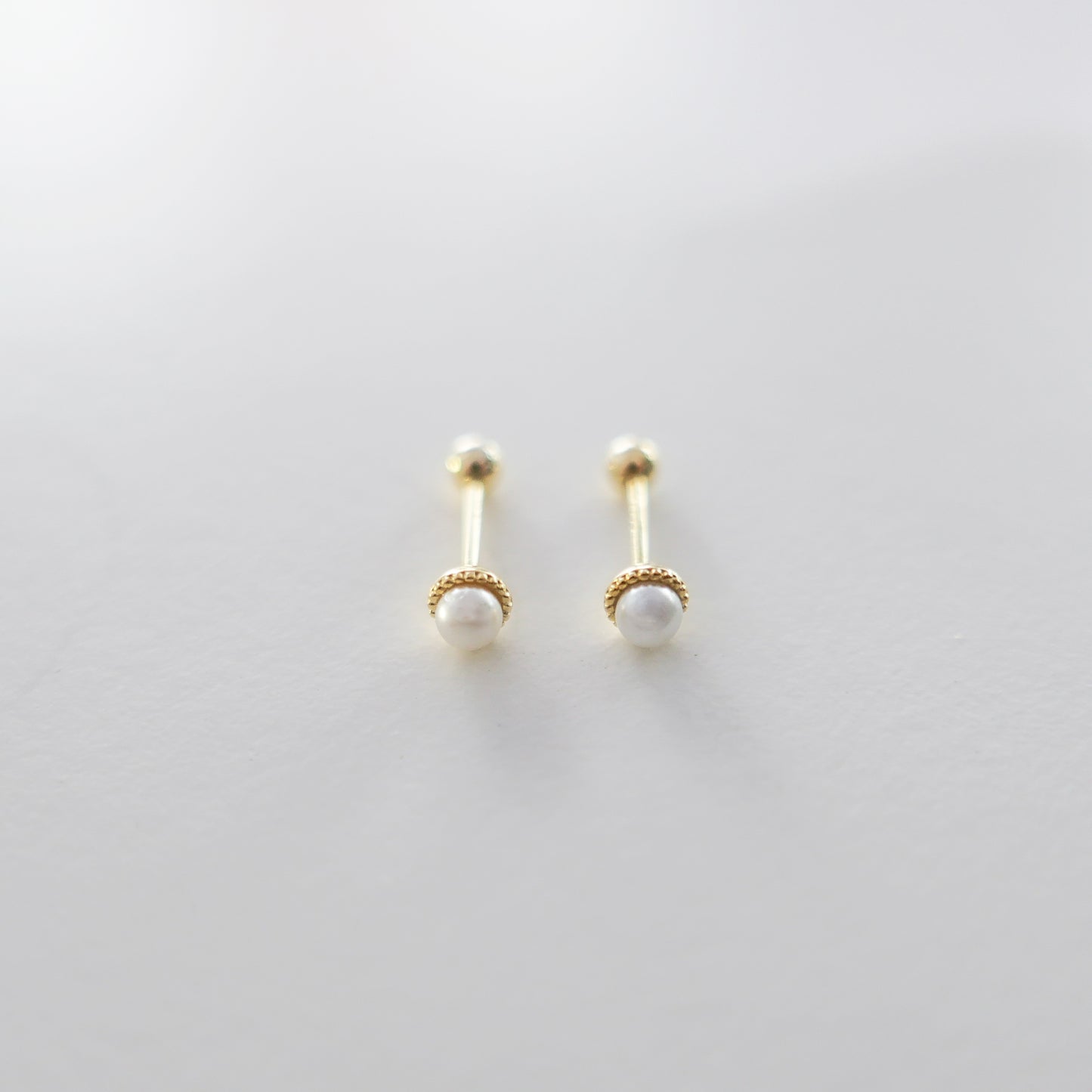 Pearlin Scew Back Ear Studs
