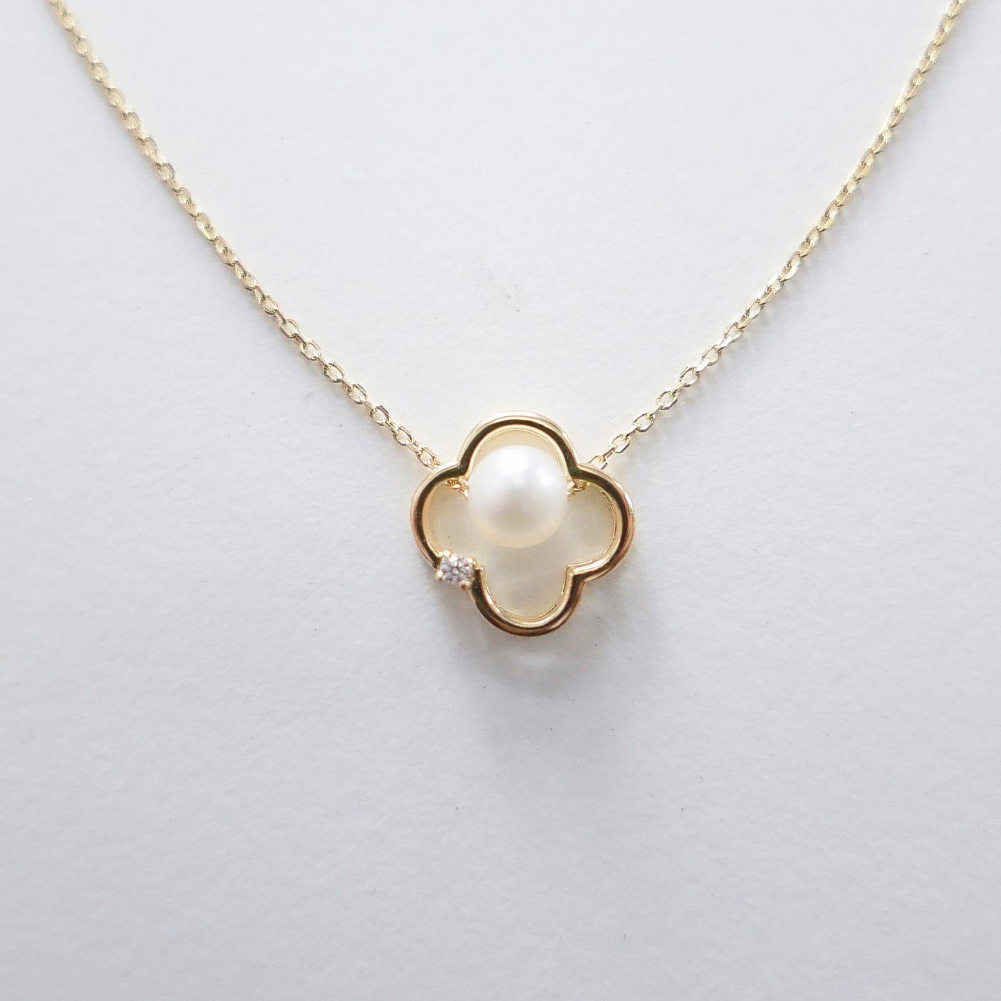 Clover Pearl Necklace