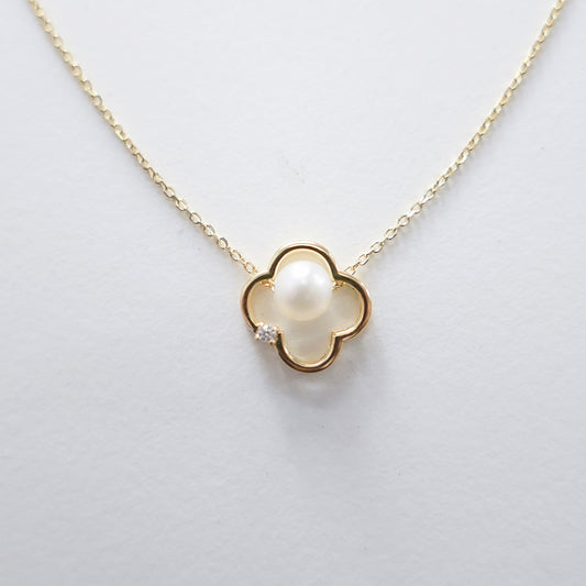 Clover Pearl Necklace