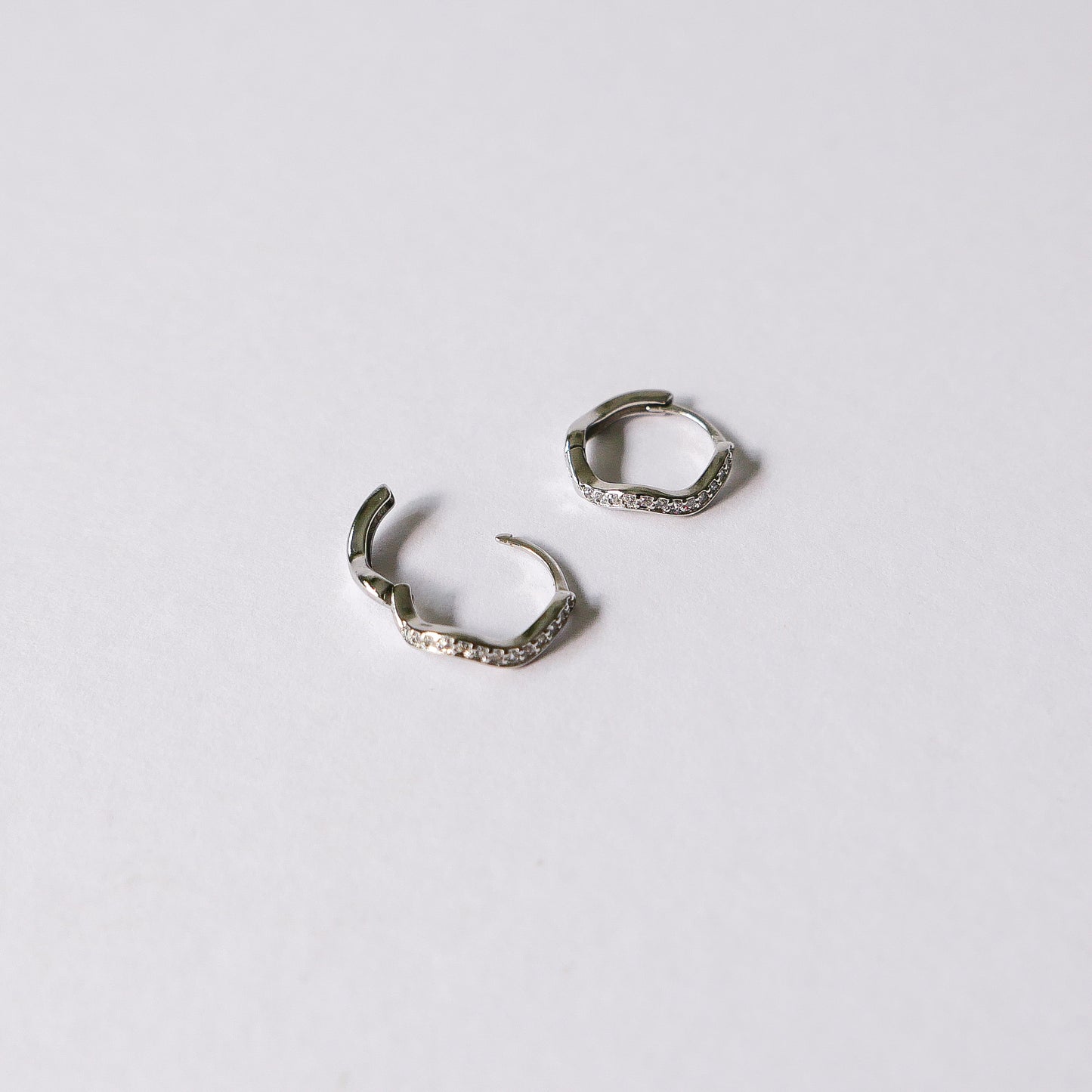 Gemma Wave Ear Huggies